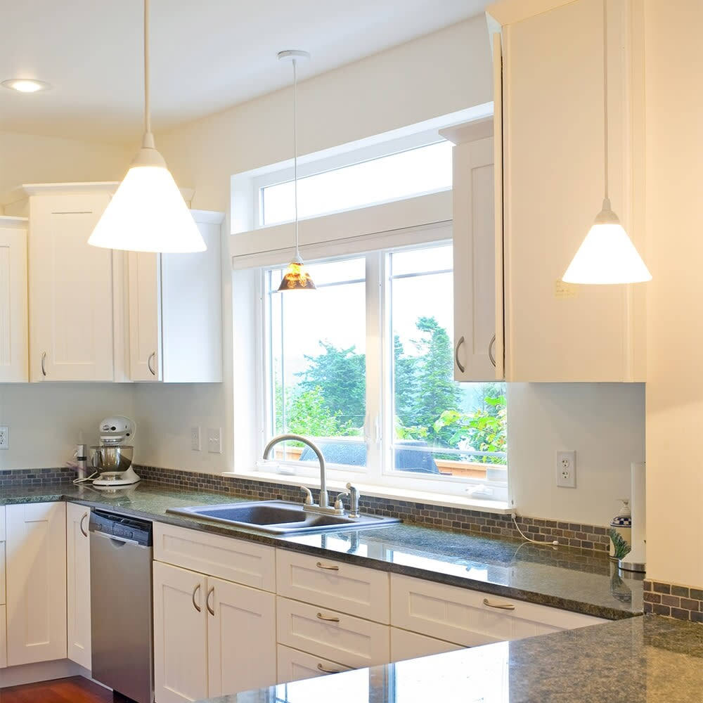 White Shaker Kitchen Base Cabinet D341