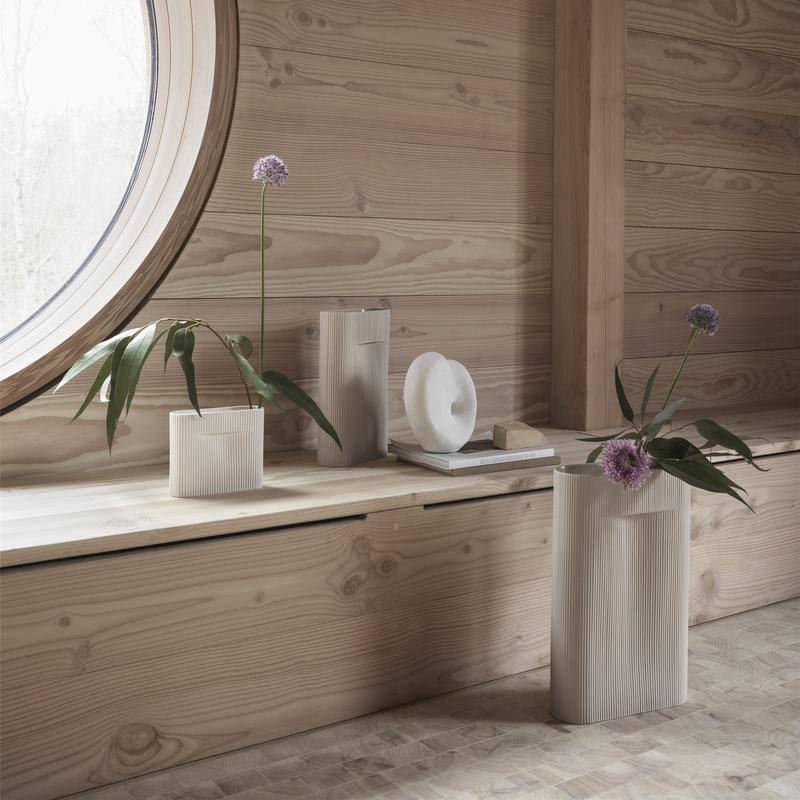 Off-White Vase Q172