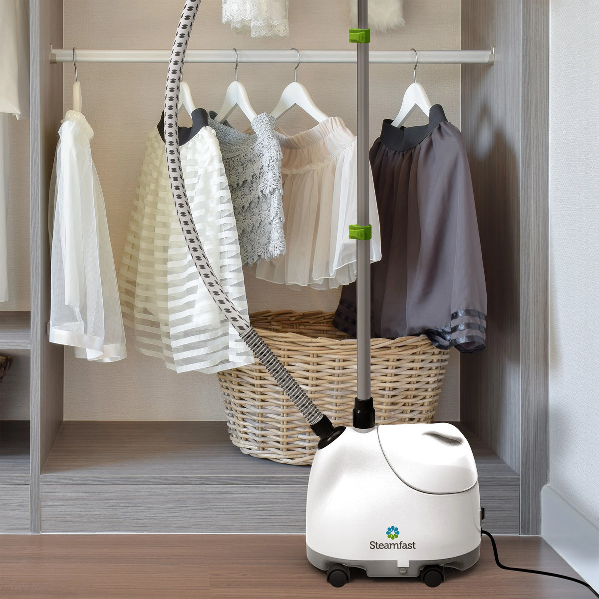 White Full-Size Fabric Steamer B8344